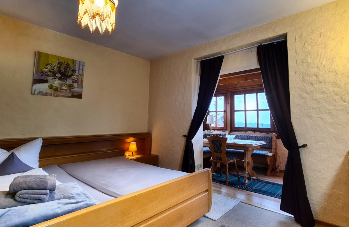 Zi04 Doppelzimmer Loggia und Balkon 