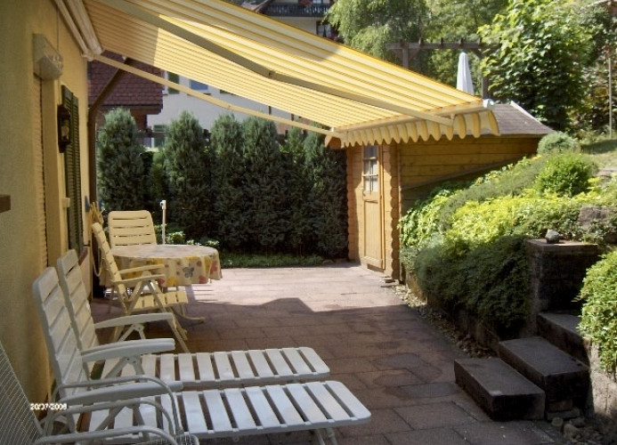 Ferienhaus Oesterle - Idyllisches Schwarzwaldhaus am Bach mit Terrasse & Balkon