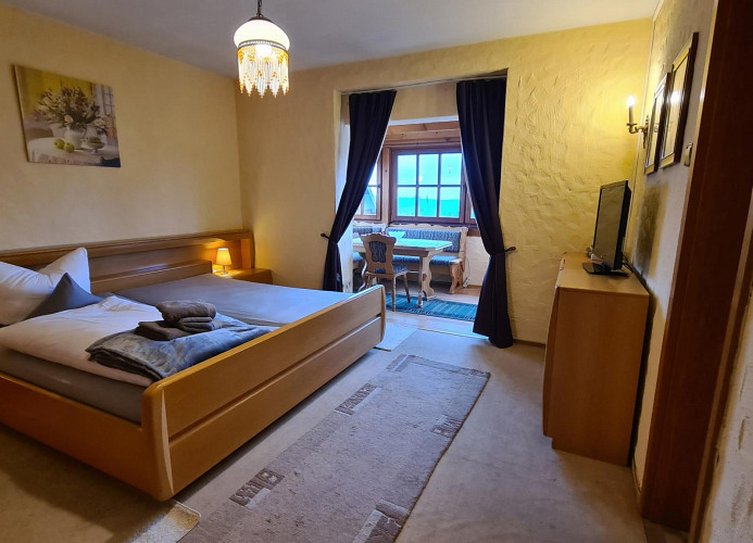 Zi04 Doppelzimmer Loggia und Balkon 