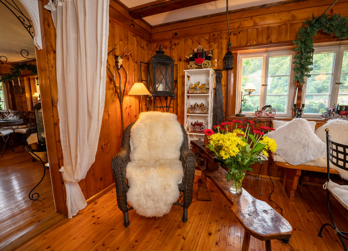 Schwarzwaldhaus Wolftal – Historisches Jagdanwesen mit Kutschenmuseum, Park und Wildbach im Schwarzwald