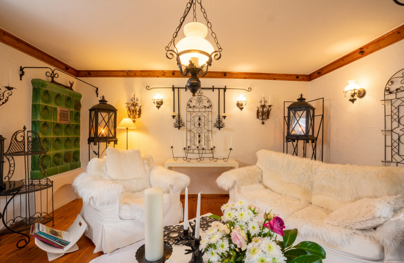 Schwarzwaldhaus Wolftal – Historisches Jagdanwesen mit Kutschenmuseum, Park und Wildbach im Schwarzwald