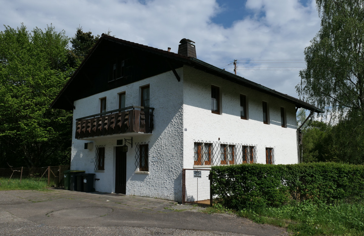 Freizeitheim Wilhelm Kiefer Haus mit großem Grundstück, Feuerstelle, Tennisplatz