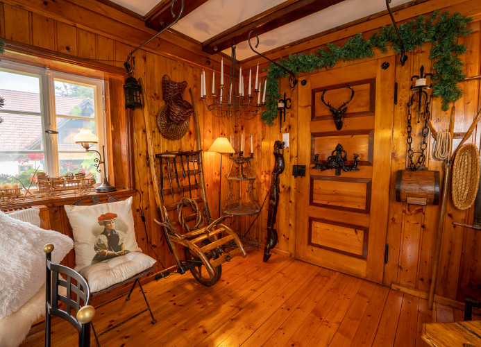 Schwarzwaldhaus Wolftal – Historisches Jagdanwesen mit Kutschenmuseum, Park und Wildbach im Schwarzwald