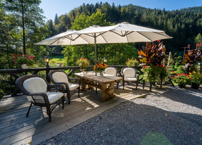 Schwarzwaldhaus Wolftal – Historisches Jagdanwesen mit Kutschenmuseum, Park und Wildbach im Schwarzwald