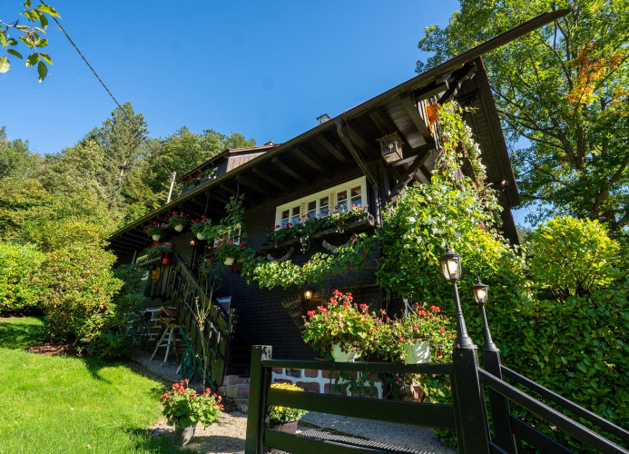 Schwarzwaldhaus Wolftal – Historisches Jagdanwesen mit Kutschenmuseum, Park und Wildbach im Schwarzwald