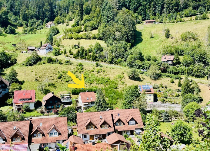 Ferienhaus Oesterle - Idyllisches Schwarzwaldhaus am Bach mit Terrasse & Balkon