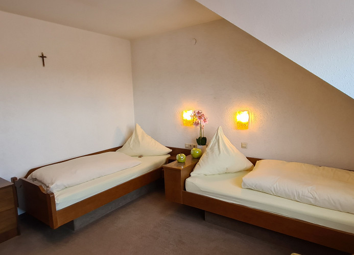 Doppelzimmer Bergblick mit 2 Einzelbetten - Pension Hauber 