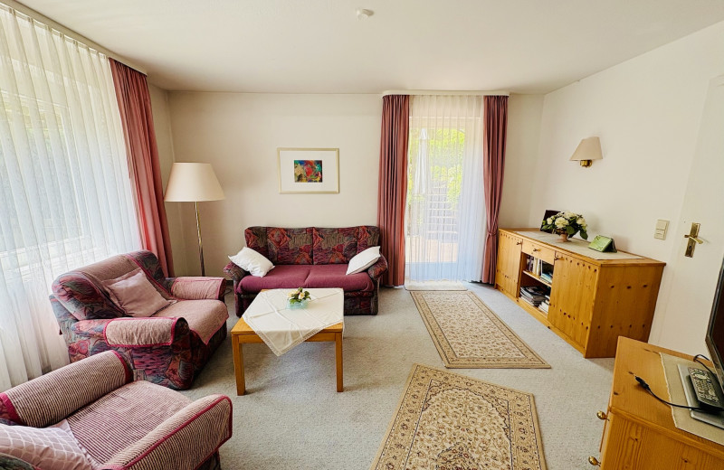 Ferienhaus Oesterle - Idyllisches Schwarzwaldhaus am Bach mit Terrasse & Balkon