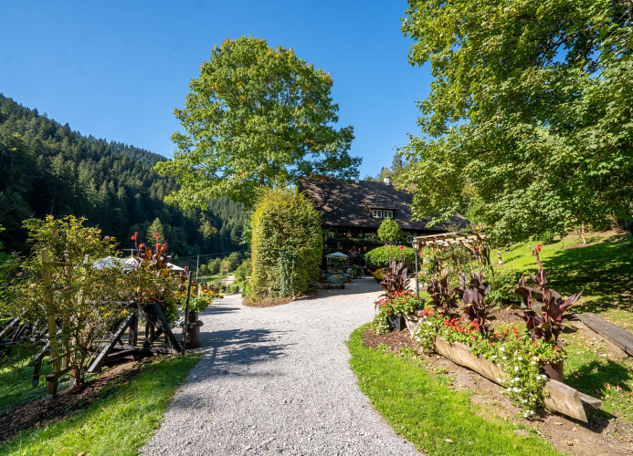 Schwarzwaldhaus Wolftal – Historisches Jagdanwesen mit Kutschenmuseum, Park und Wildbach im Schwarzwald