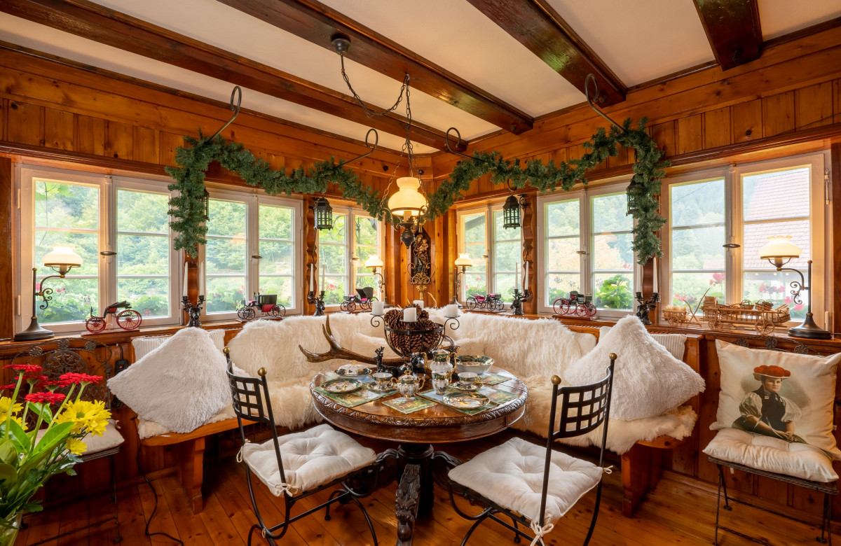 Schwarzwaldhaus Wolftal – Historisches Jagdanwesen mit Kutschenmuseum, Park und Wildbach im Schwarzwald