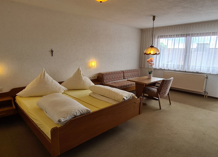 Doppelzimmer Heimatliebe mit schönem Balkon - Pension Hauber 