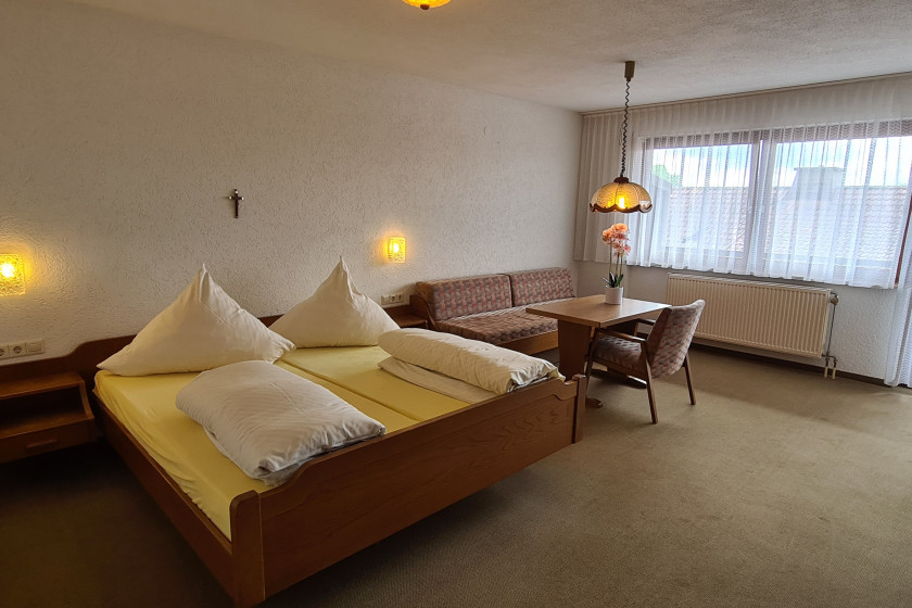 Doppelzimmer Heimatliebe mit schönem Balkon - Pension Hauber 