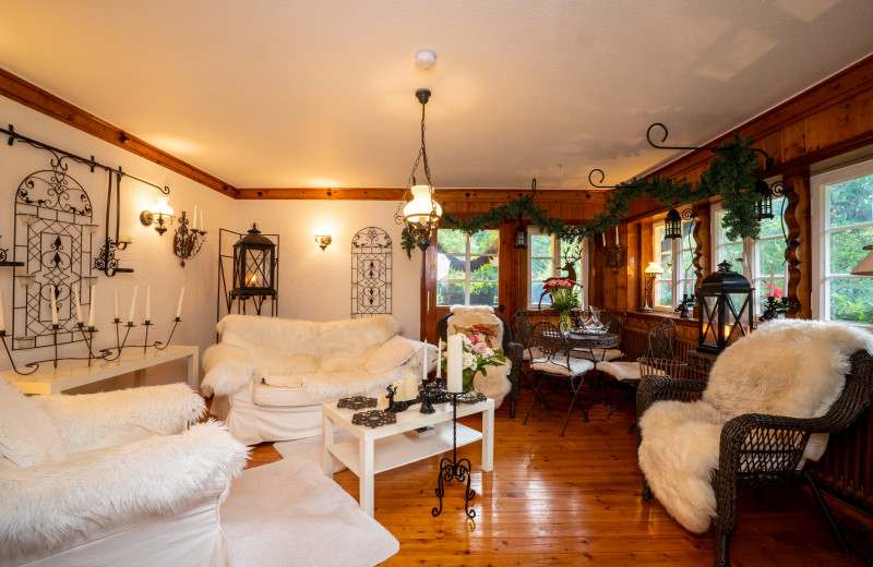 Schwarzwaldhaus Wolftal – Historisches Jagdanwesen mit Kutschenmuseum, Park und Wildbach im Schwarzwald