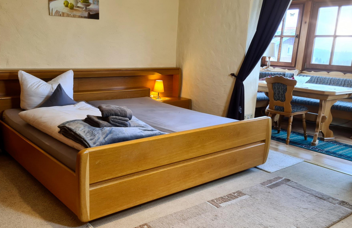 Zi04 Doppelzimmer Loggia und Balkon 