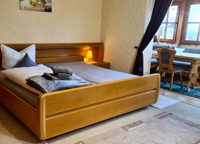 Zi04 Doppelzimmer Loggia und Balkon 