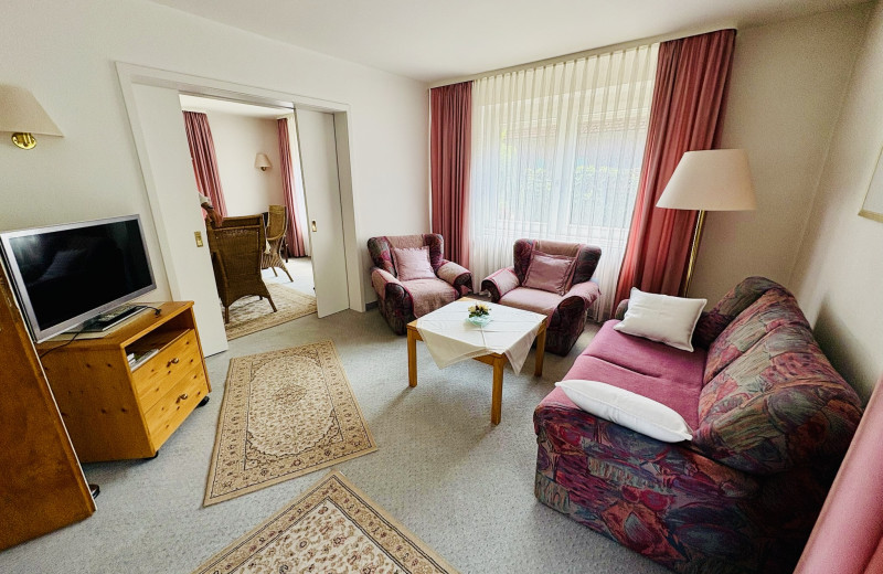 Ferienhaus Oesterle - Idyllisches Schwarzwaldhaus am Bach mit Terrasse & Balkon